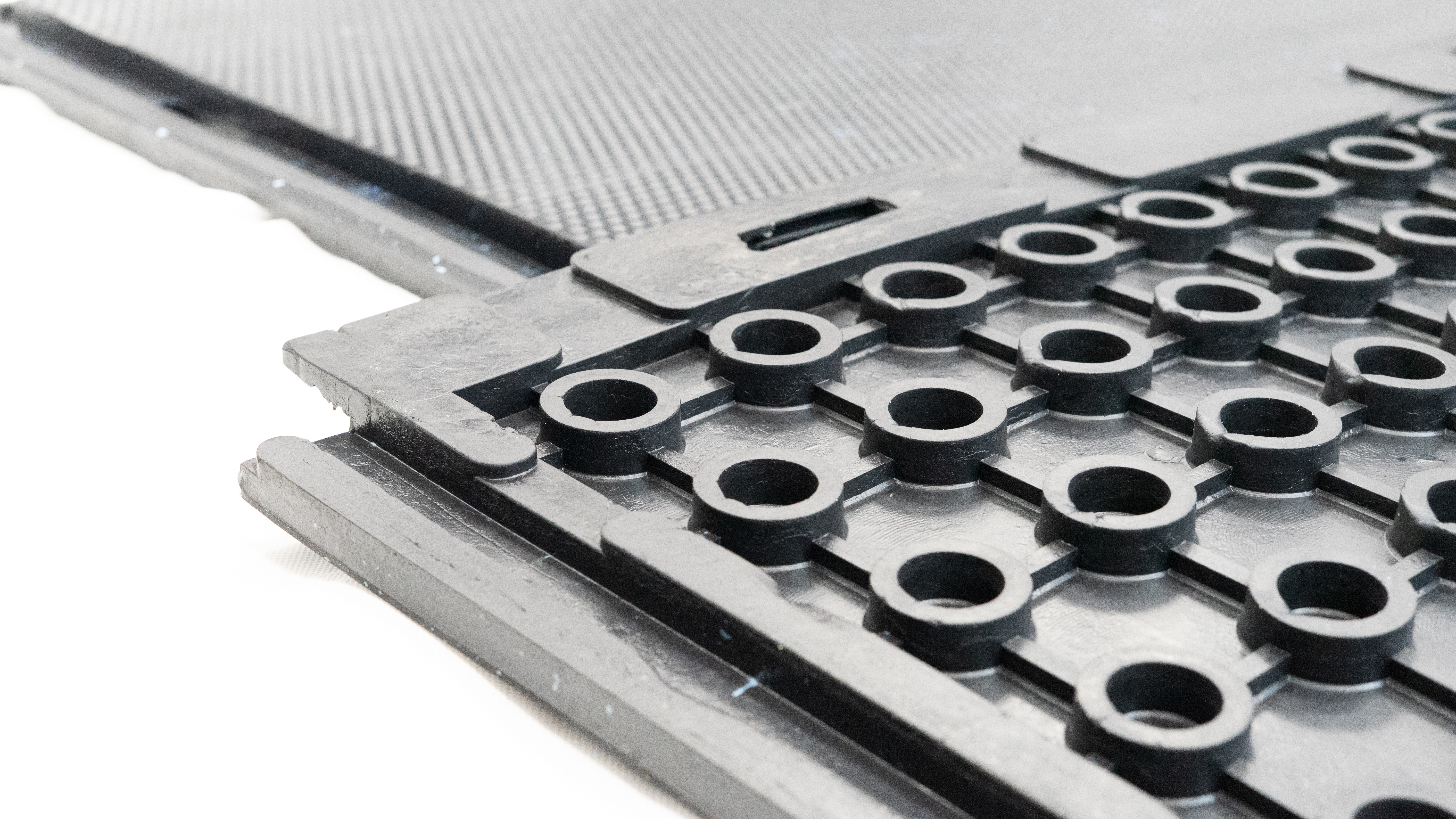 Interlocking rubber mat edge detail
